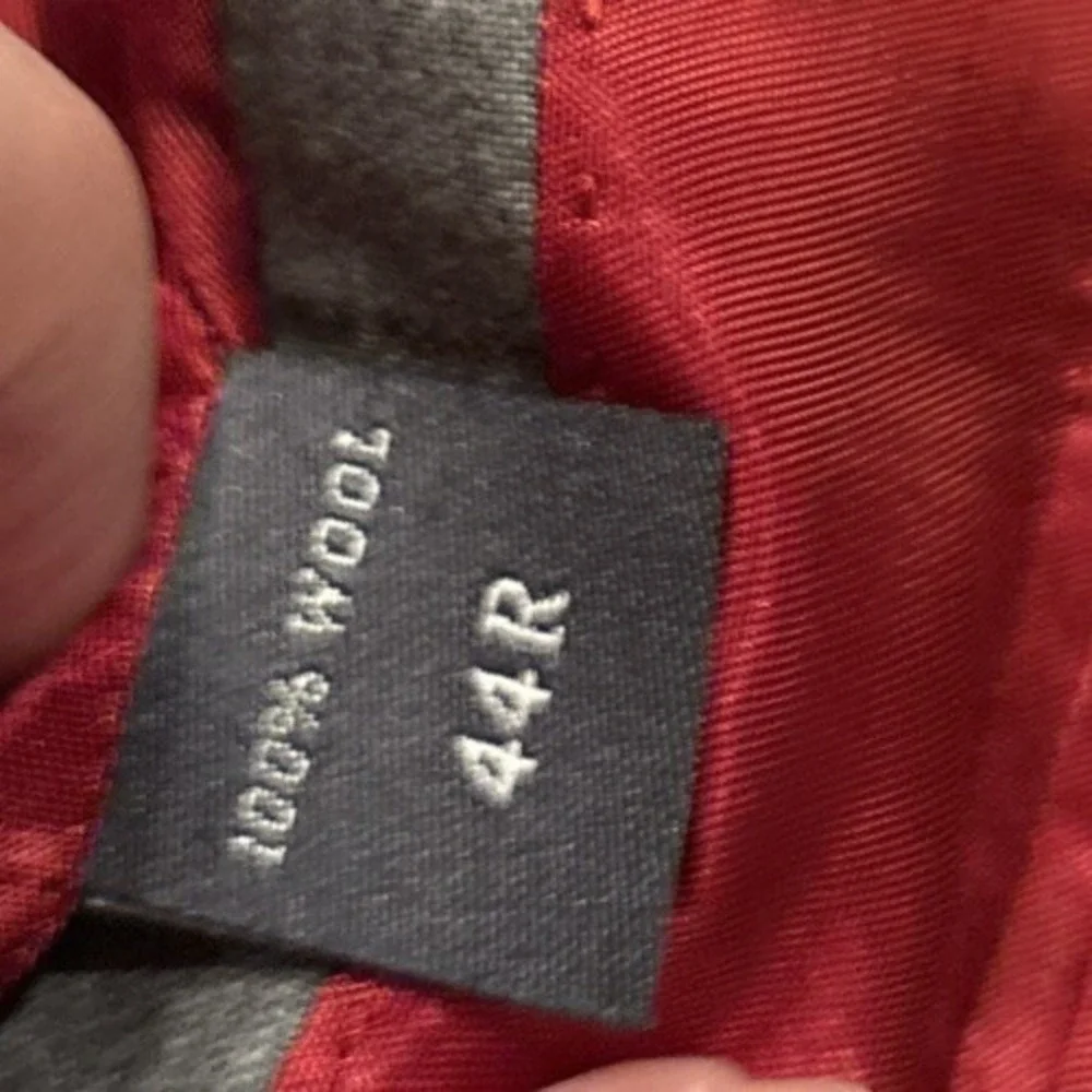 J. Hilburn Men's 44R Gray/Red Plaid Lined Italian Wool Blazer Jacket 2‎ Button